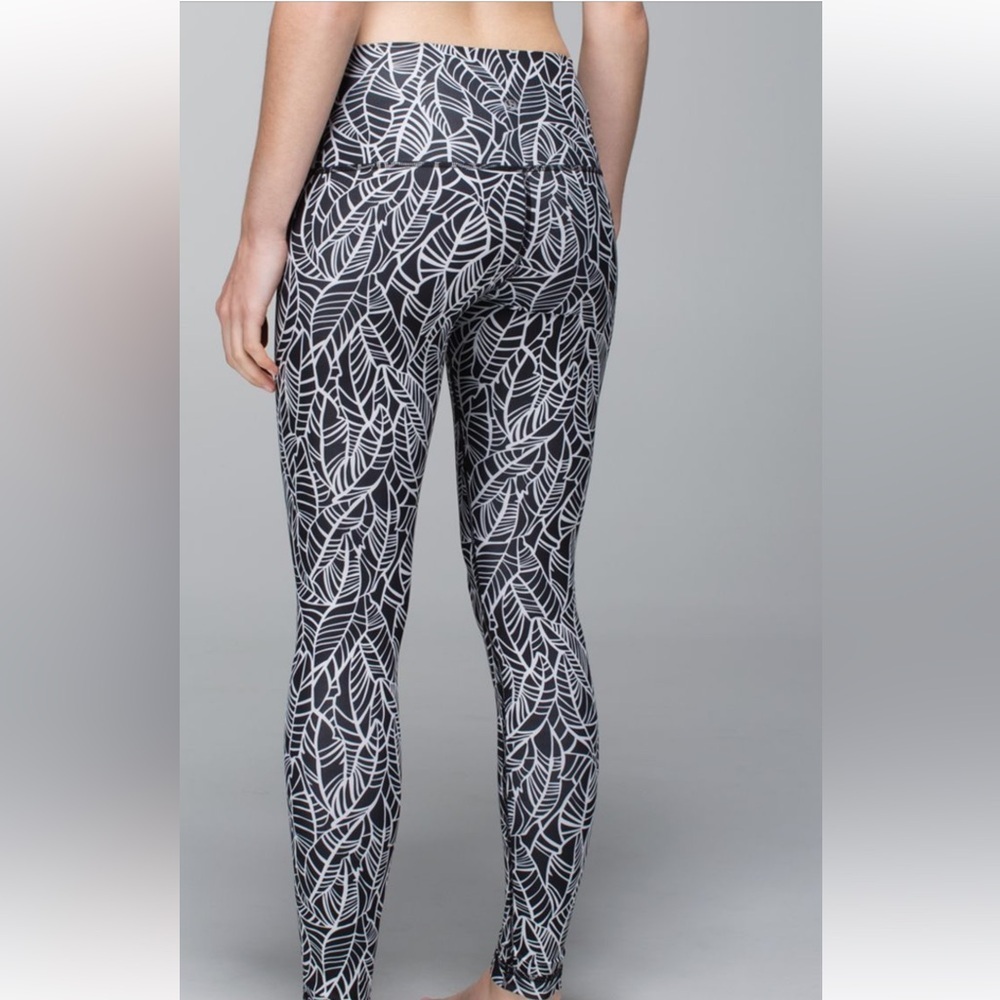 127. Lululemon Wunder Under Pant *Luon
Pretty Palm Black Angel Wing